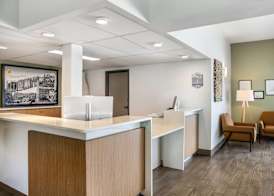 Super 8 by Wyndham Winnipeg West 3