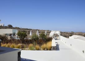 Adorno Oia 2