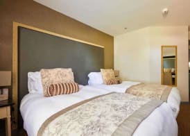 WorldHotels Distinctive Woughton House Hotel 3