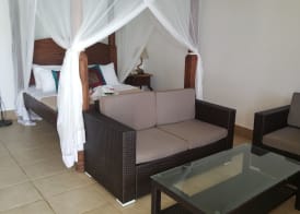 Langi Langi Beach Bungalows 3