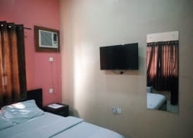 Peak Court Hotels 5