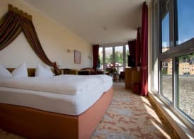 Hotel Burgblick, bei Burghausen 4
