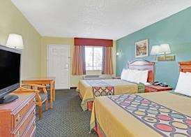 Super 8 by Wyndham Tucson Downtown Convention Center 5