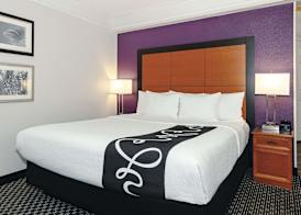 La Quinta Inn & Suites by Wyndham Ontario Airport 5