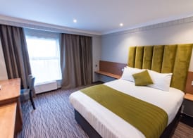 Hogs Back Hotel & Spa Nr Farnham 2