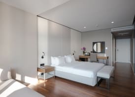 Yacht Hotel 3