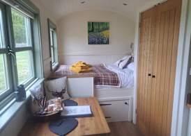 Luxury Shepherds Hut set in a Countryside Setting 4