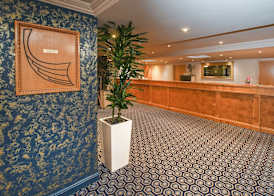 The Queens Hotel & Victoria Cloisters Apartments 4