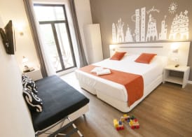 Hostal Live Barcelona 3