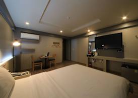 Hotel M Story 5