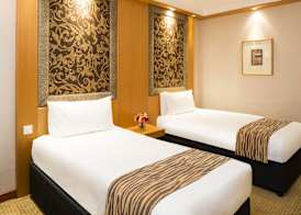 Millennium Hotel and Conference Centre Gloucester London 5