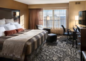 ClubHouse Hotel & Suites Fargo 4