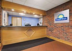 Days Inn by Wyndham Sevenoaks Clacket Lane 2