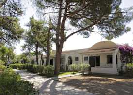 Baia Degli Aranci Suite & Apartments 3