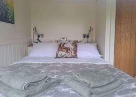Luxury Shepherds Hut set in a Countryside Setting 5