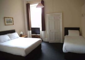 Parade Hotel Bath 4