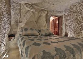Shoestring Cave House 4