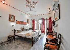 Hotel Devraj Niwas on Lake Pichola 3