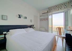 Luxor Beach Boutique Hotel Cattolica 4