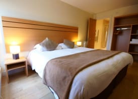Lodge Drive Serviced Apartments 5
