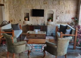 Sarnich Cave Suites 2