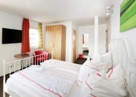 Hotel Goldener Hahn 4