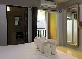 Tonsai Bay Resort 5