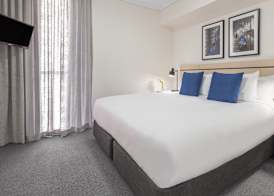 Oaks Brisbane Festival Suites 5
