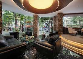 MAY DE VILLE Corner Hotel 2