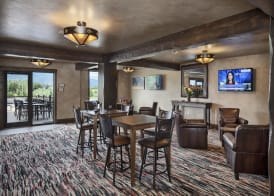 Glacier International Lodge 4