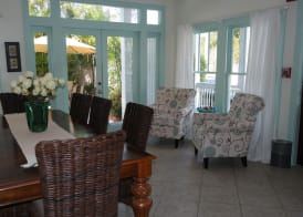 The Independent Inn - Locally Owned 2