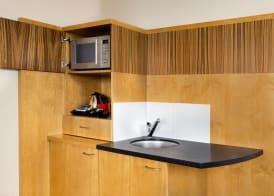 Ramada Hotel & Suites by Wyndham Coventry 5
