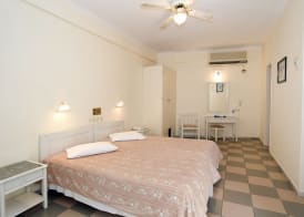 Kamari Beach Hotel 5