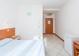 Albergo Nuova Aurora - FREE PARKING & BREAKFAST 4