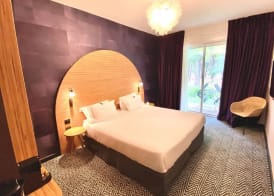 GOLF HOTEL 4