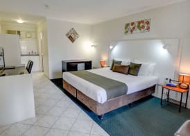 Elkira Court Motel 5