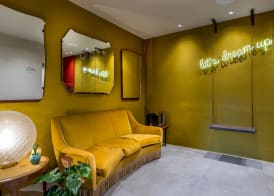 Up Hotel 4