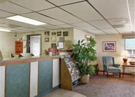 Sunset Inn & Suites - Lincoln Airport 4