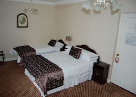 Dooly's Hotel 4