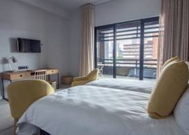 OneStays Maboneng - Studio Apartment with Backup Power - Hallmark House 4