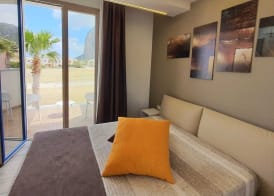 Sundeck Hotel 3