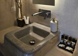 The Muses of Santorini Private Jacuzzi Suites 4