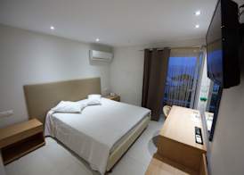 Thomas Beach Hotel 5