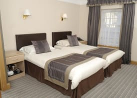 Burnett Arms Hotel 3