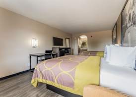 Super 8 by Wyndham Lake Charles Northeast 4