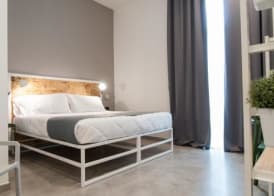 IRON Hotel 4