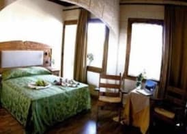 UNA HOTELS Regina Bari 4
