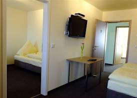 Hotel Gasthof Goldener Hahn 4