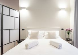 White Flat in Como City Center 4