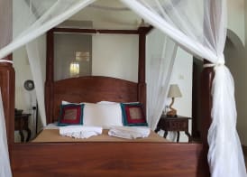 Langi Langi Beach Bungalows 4